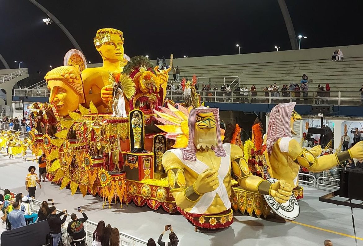 Desfile das escolas de samba grupo de acsso 2, santa bárbara, carnaval 2022