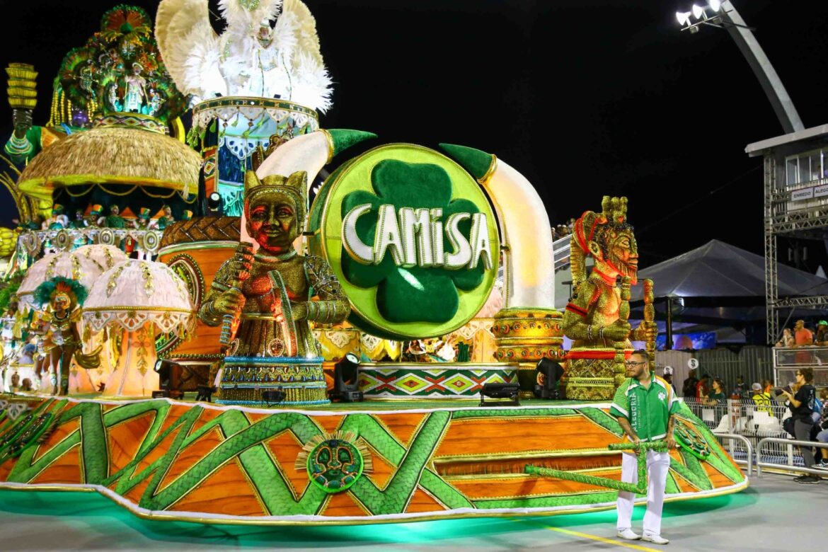 Desfile Grupo Especial Camisa Verde e Branco