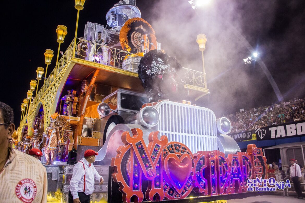 Desfile Mocidade Alegre - Foto: Dayse Pacifico / Sintonia de Bambas