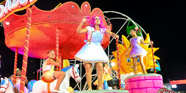 Blocos de Fantasia da UESP levam o Carnaval às ruas da Vila Esperança