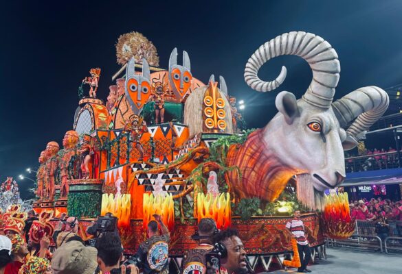 Independente Tricolor 2026: O Pulsar do Ngoma e o Ritual da Manhã do Mundo